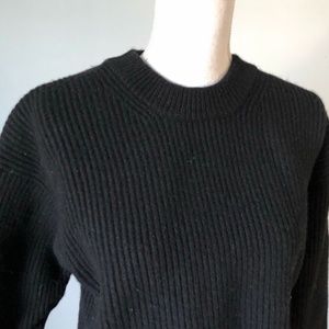 UNIQLO | Heavyweight Wool Ribbed Black Cropped Sweater